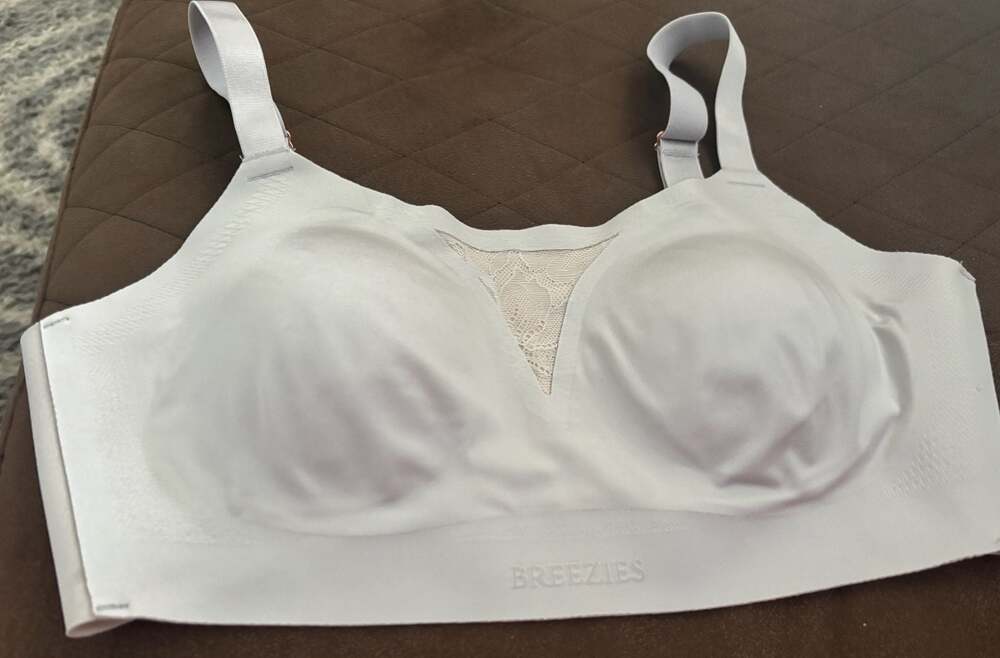 Lot of 3 Breezies Seamless Unlined Wirefree Comfort Bras Pastel Colors - Picture 13 of 15